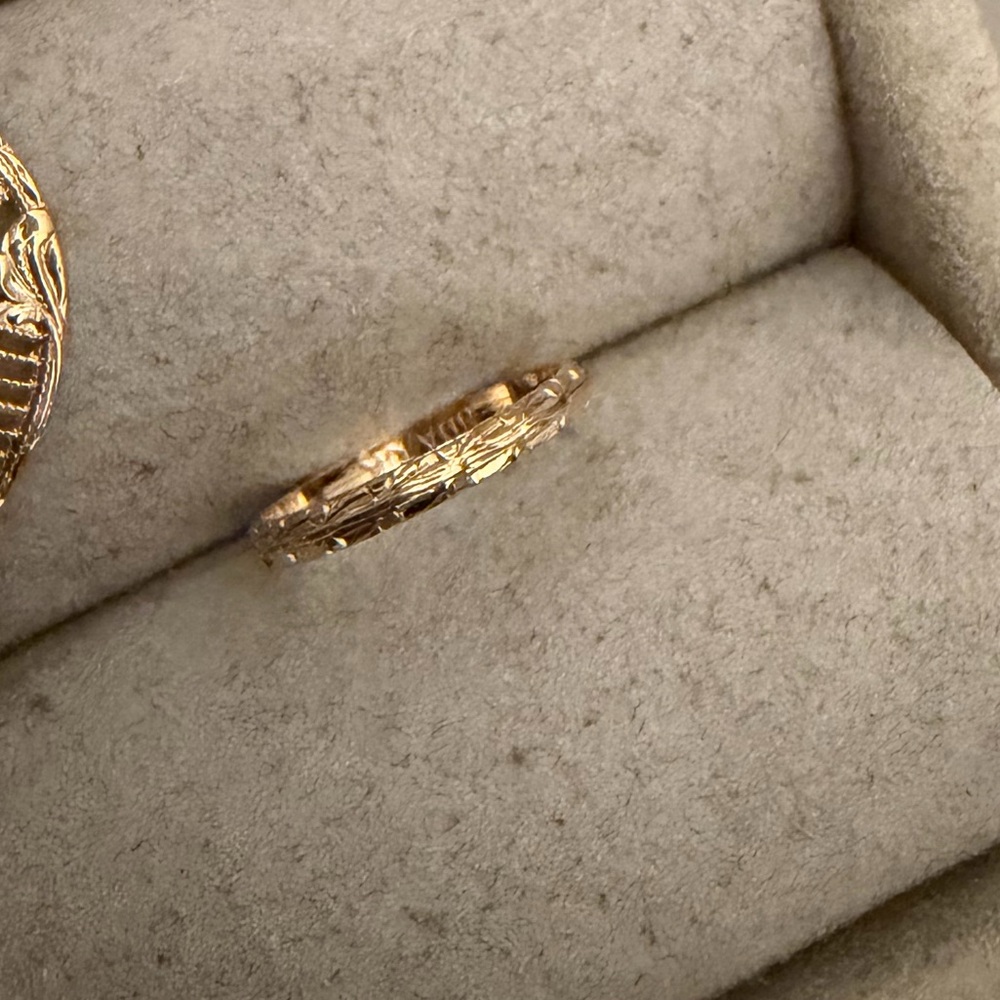 vintage victorian BDA 10k solid gold floral etched baby ring or necklace charm - Picture 3 of 7